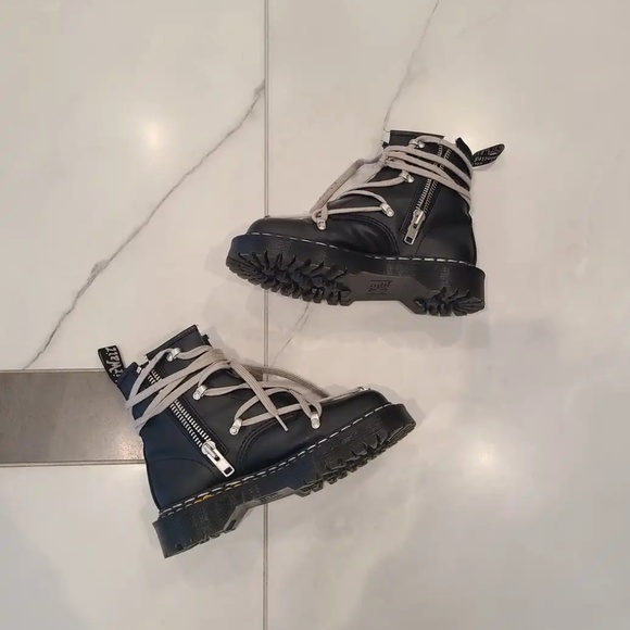 靴 RickOwensDr.Martens1460DMXLMegaLaceBoot 1918 Rick Owens DMXL Tall Leather Lace Up Boots in Black